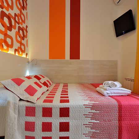 Far Home Plaza Mayor Madrid Bagian luar foto