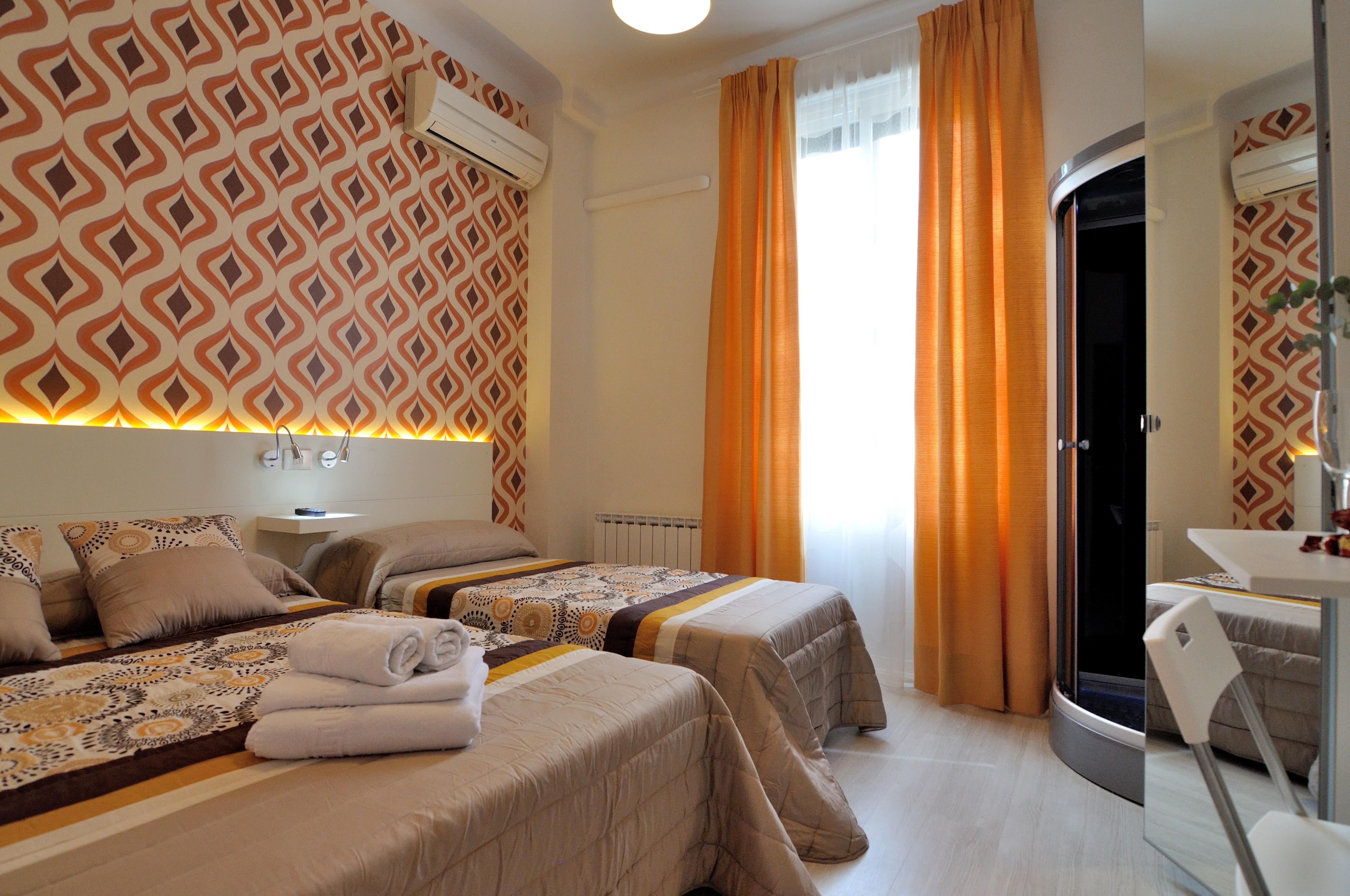 Far Home Plaza Mayor Madrid Bagian luar foto