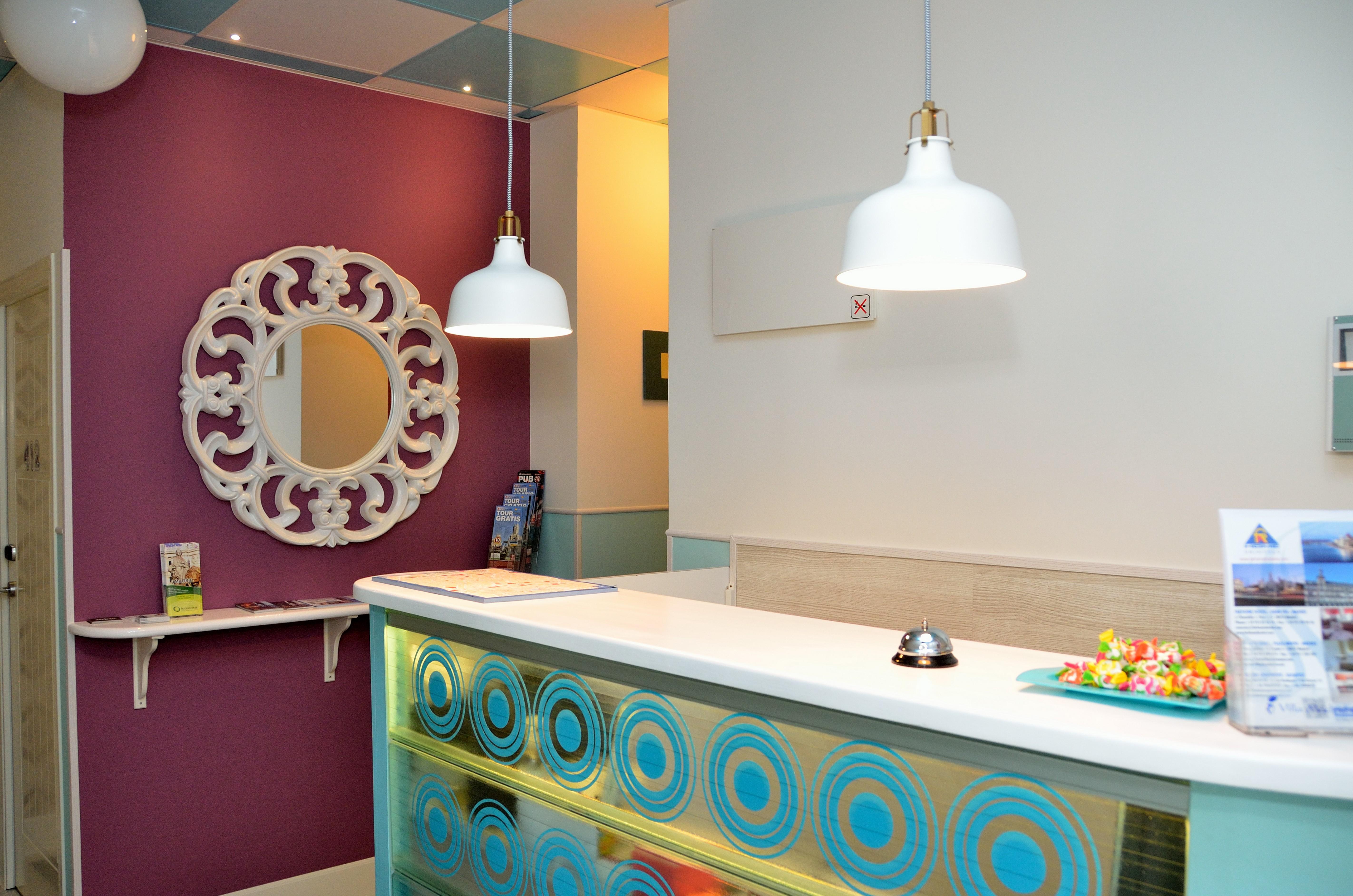 Far Home Plaza Mayor Madrid Bagian luar foto