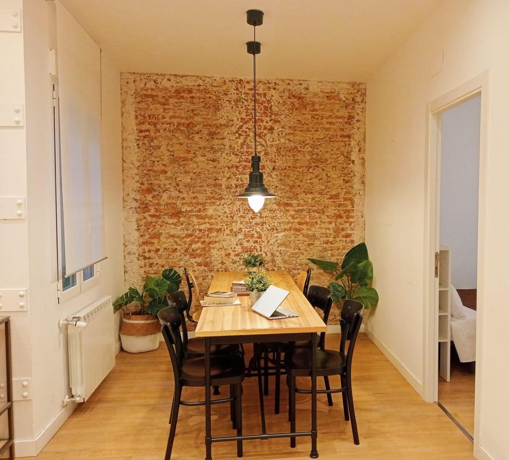Far Home Plaza Mayor Madrid Bagian luar foto