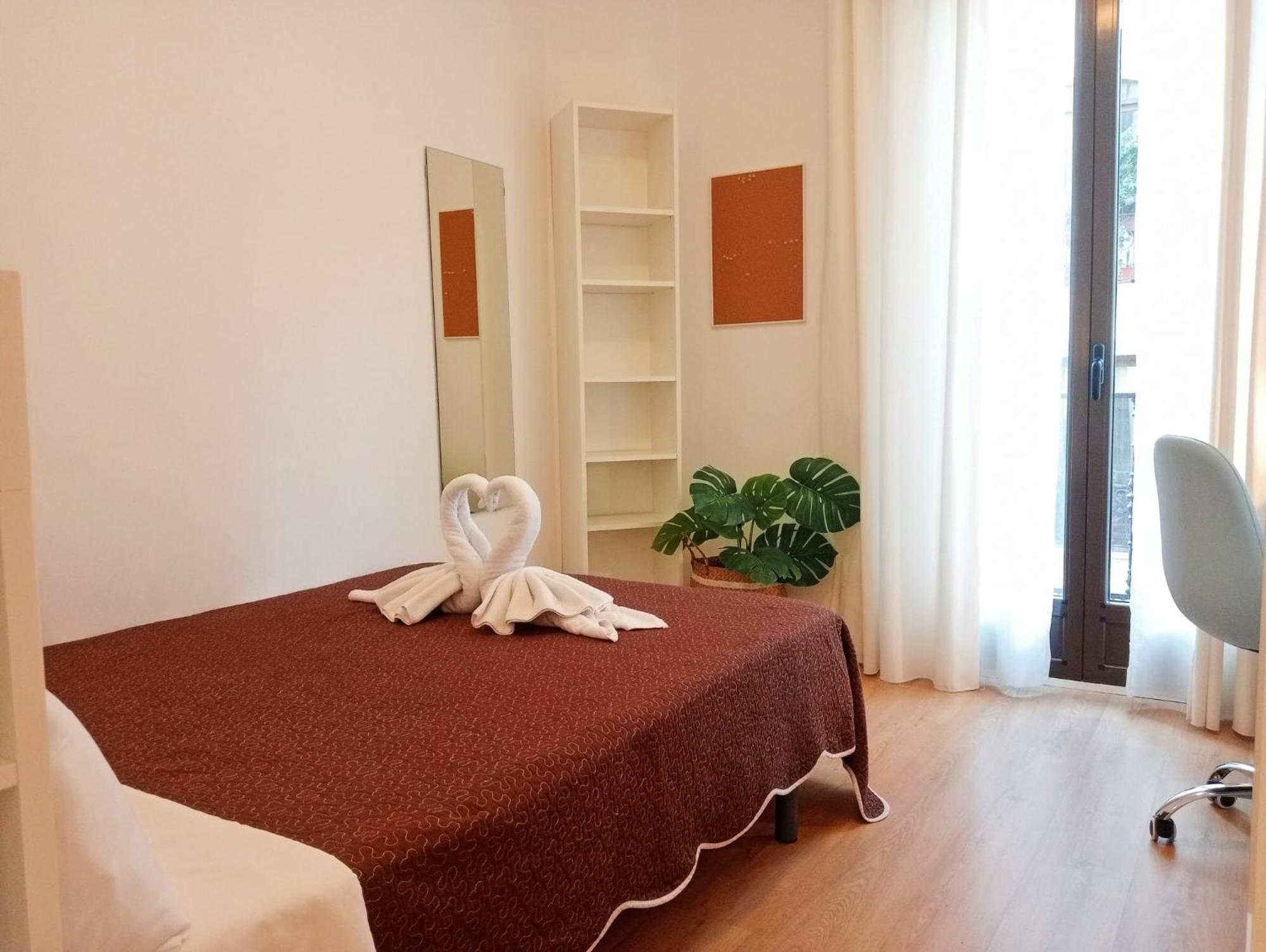 Far Home Plaza Mayor Madrid Bagian luar foto