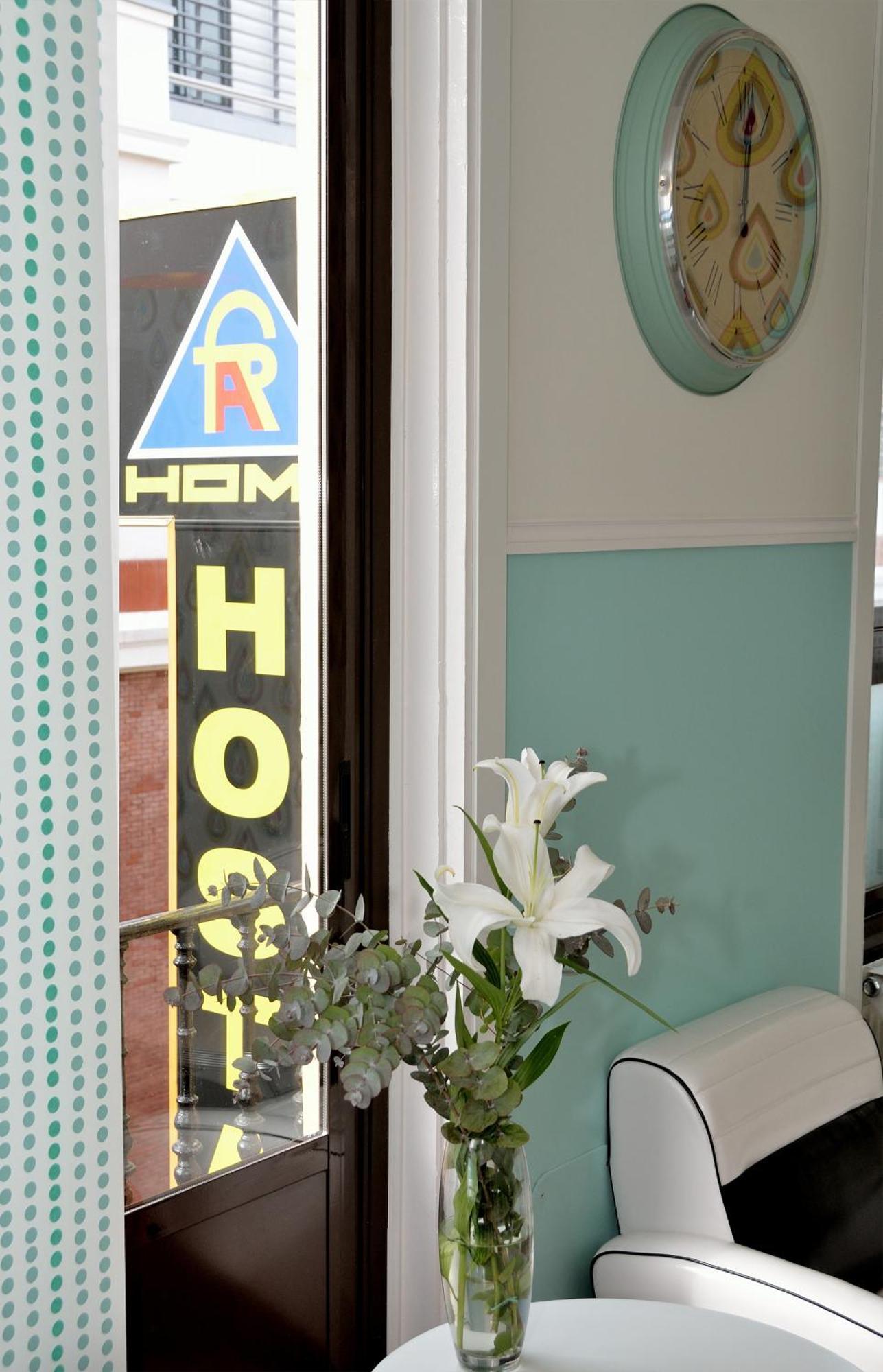 Far Home Plaza Mayor Madrid Bagian luar foto