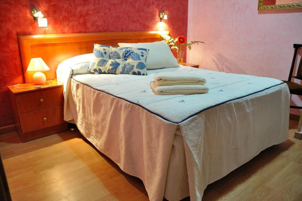 Far Home Plaza Mayor Madrid Bagian luar foto