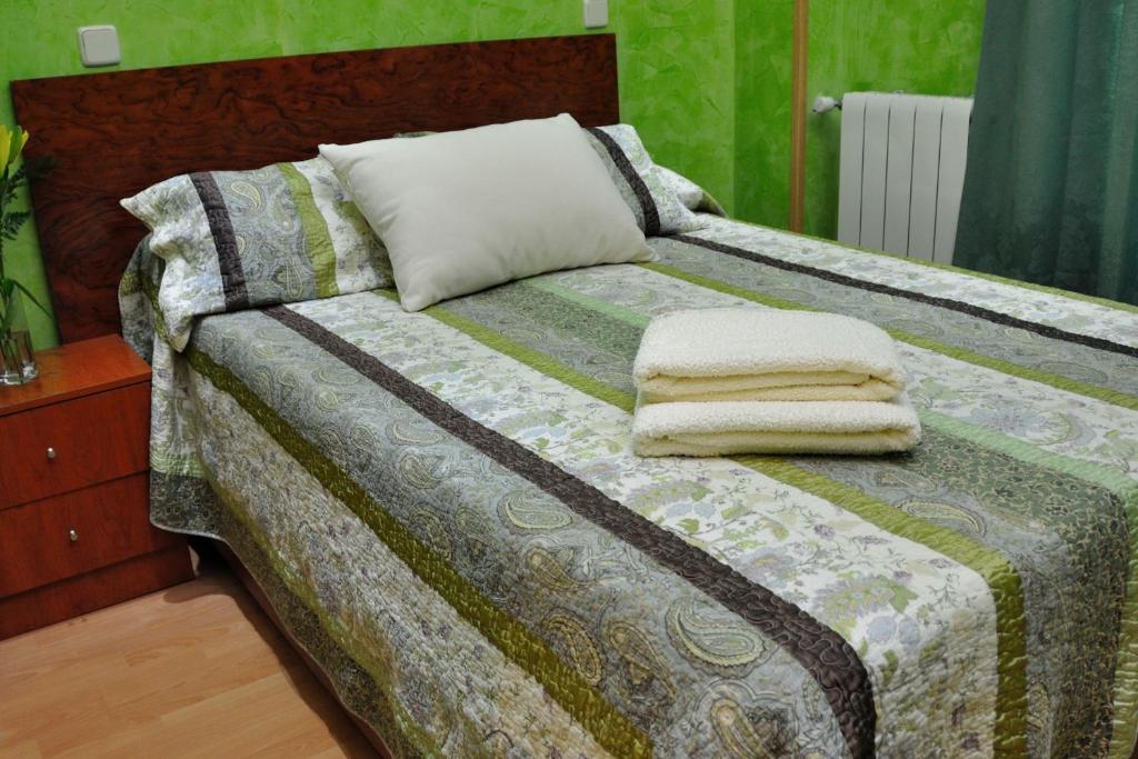 Far Home Plaza Mayor Madrid Bagian luar foto
