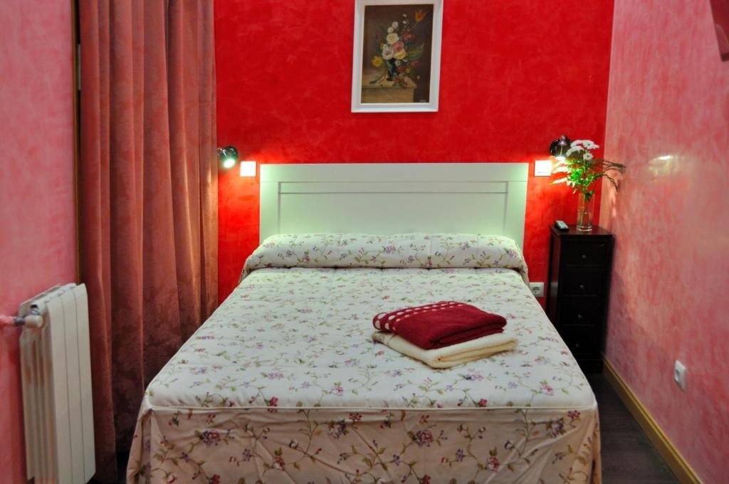 Far Home Plaza Mayor Madrid Bagian luar foto