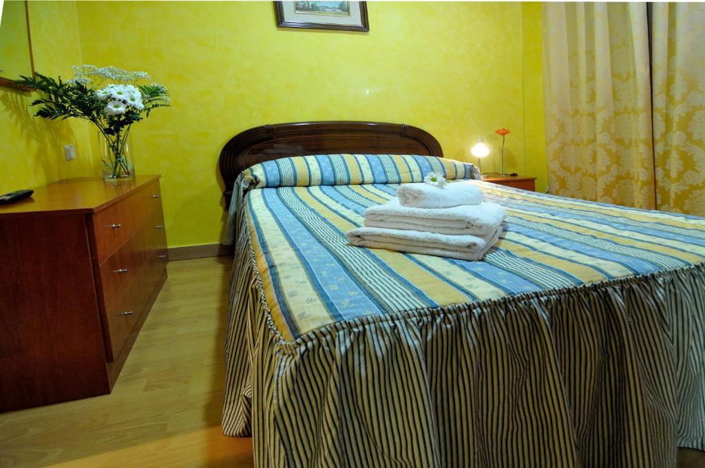 Far Home Plaza Mayor Madrid Bagian luar foto