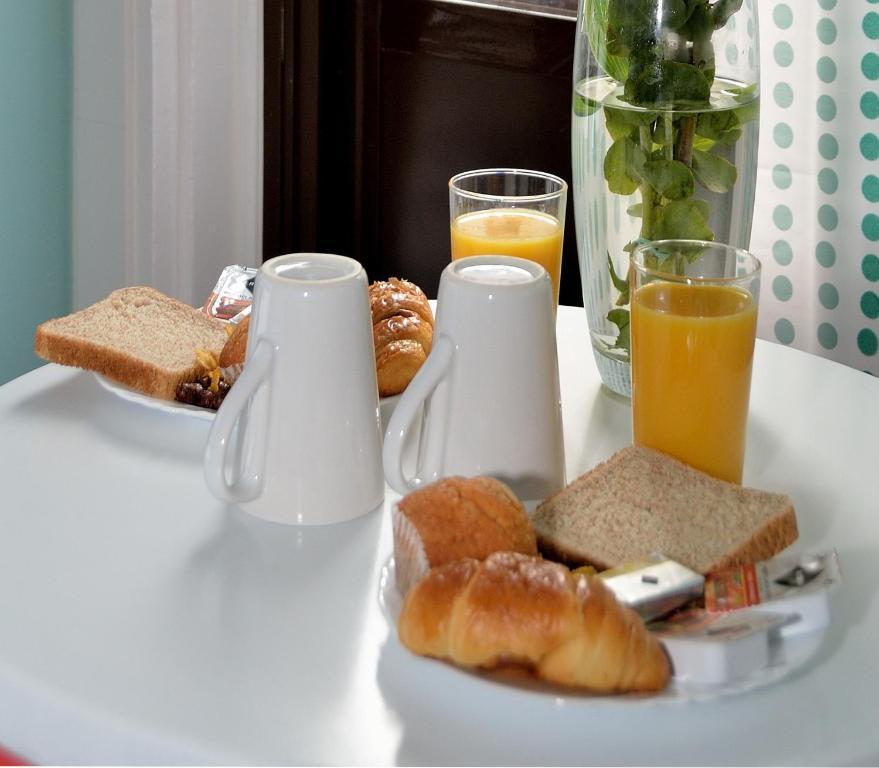 Far Home Plaza Mayor Madrid Bagian luar foto