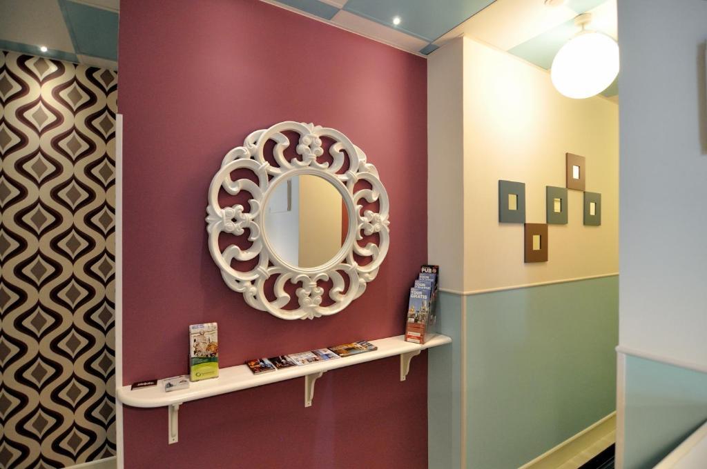 Far Home Plaza Mayor Madrid Bagian luar foto