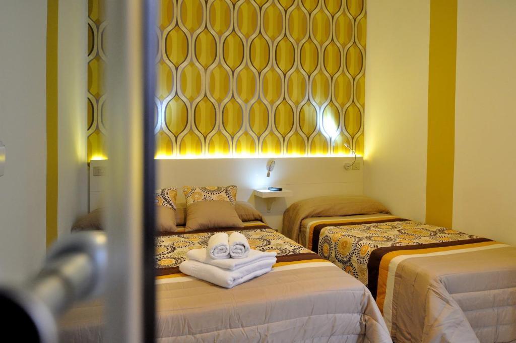 Far Home Plaza Mayor Madrid Ruang foto