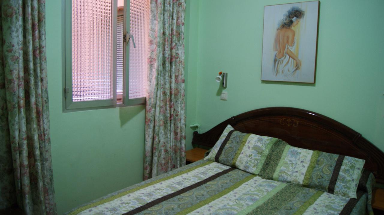 Far Home Plaza Mayor Madrid Ruang foto