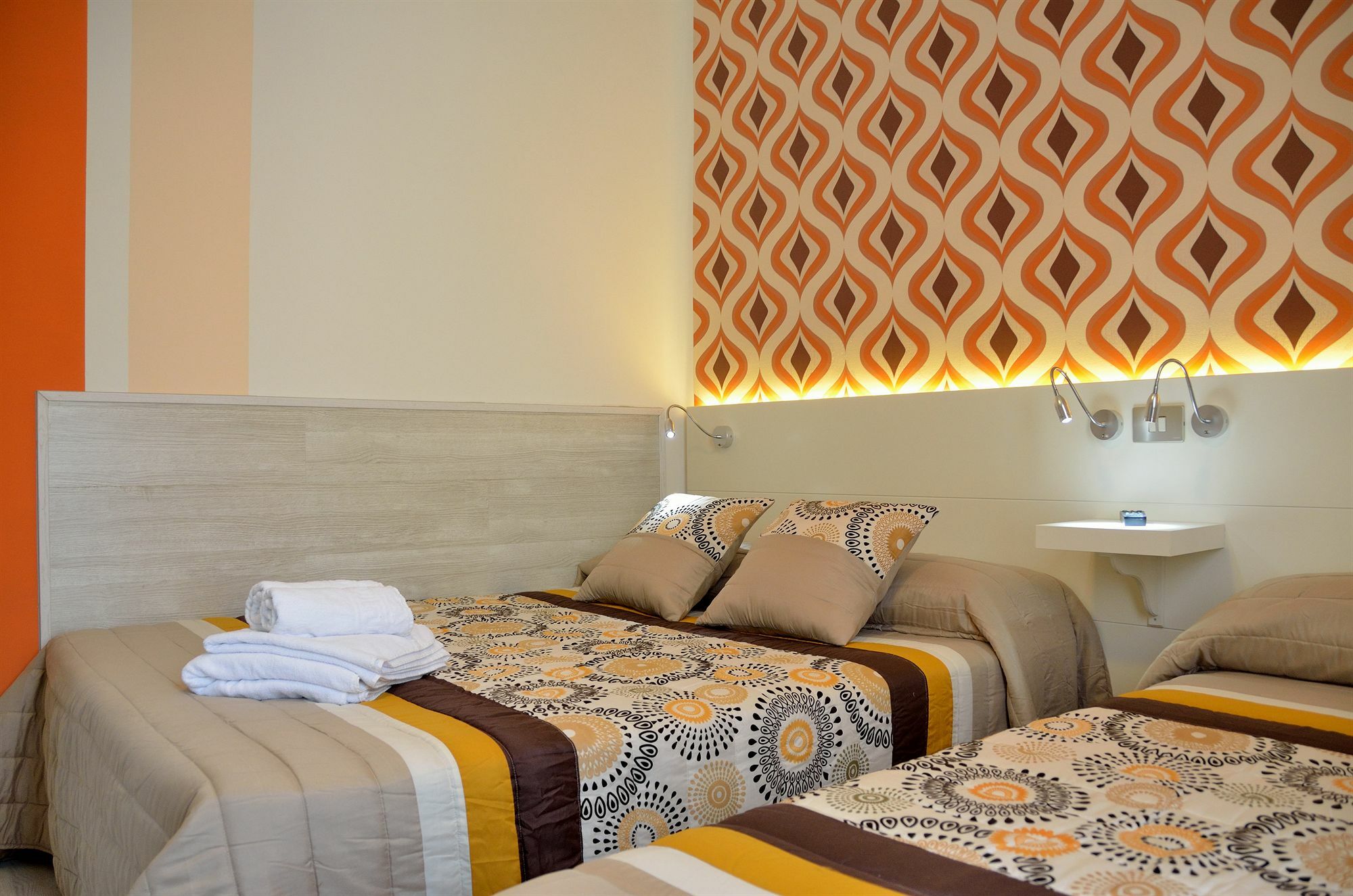 Far Home Plaza Mayor Madrid Bagian luar foto