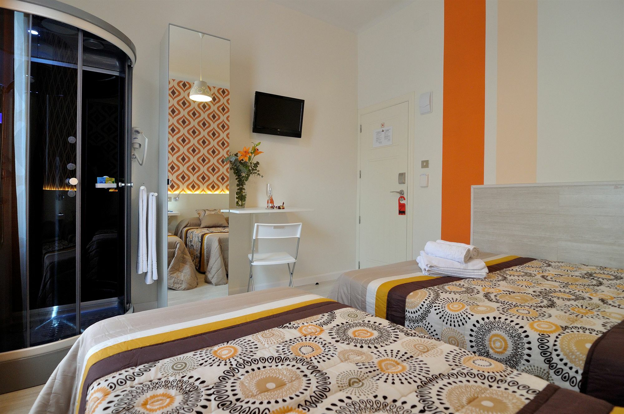 Far Home Plaza Mayor Madrid Bagian luar foto