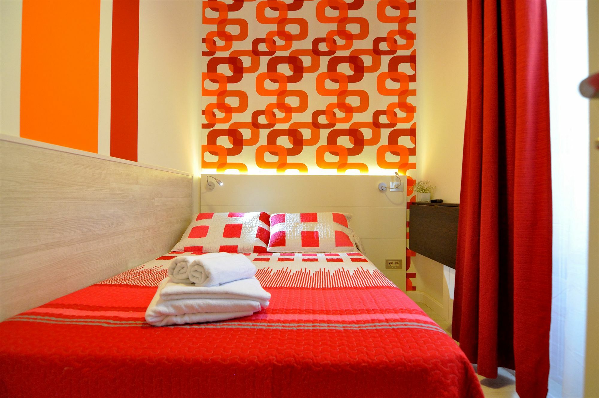 Far Home Plaza Mayor Madrid Bagian luar foto